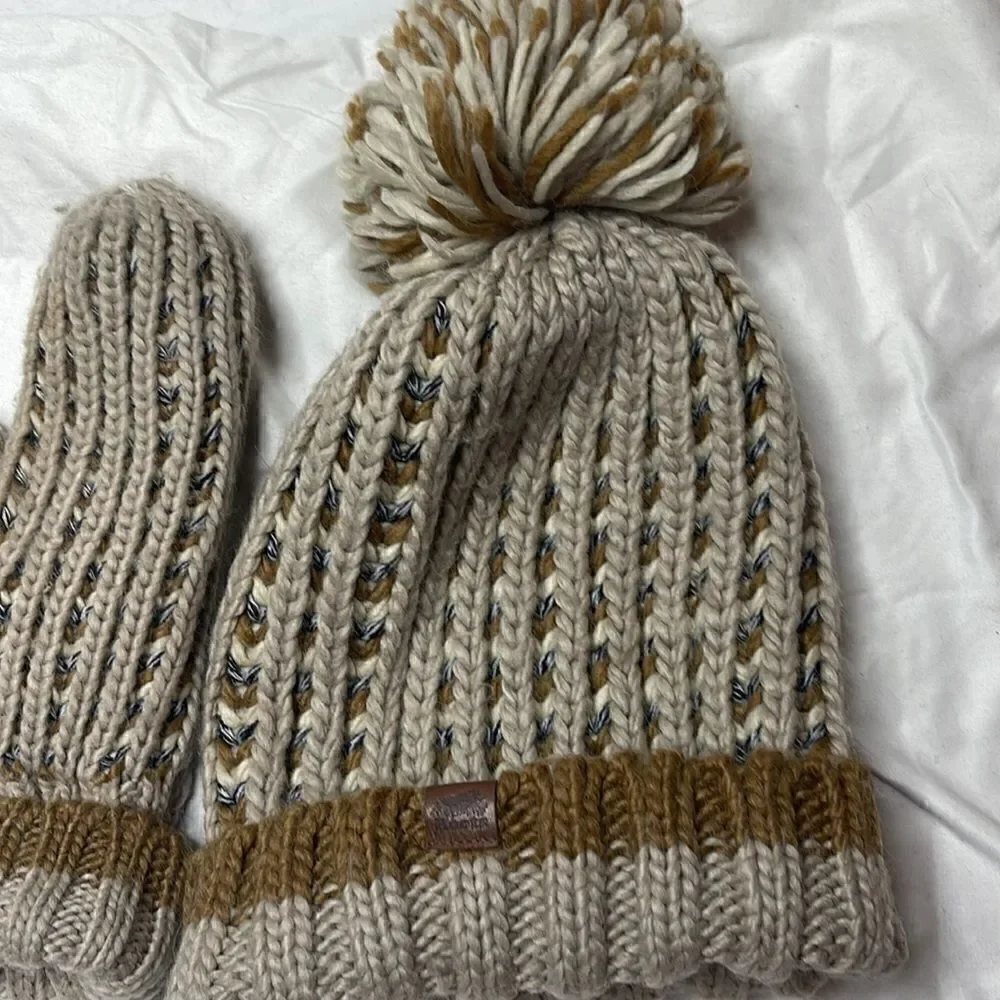 Roots Canada‎ Beige/Tan Chunky Knit Pom Pom Wool Blend Hat And Mittens.